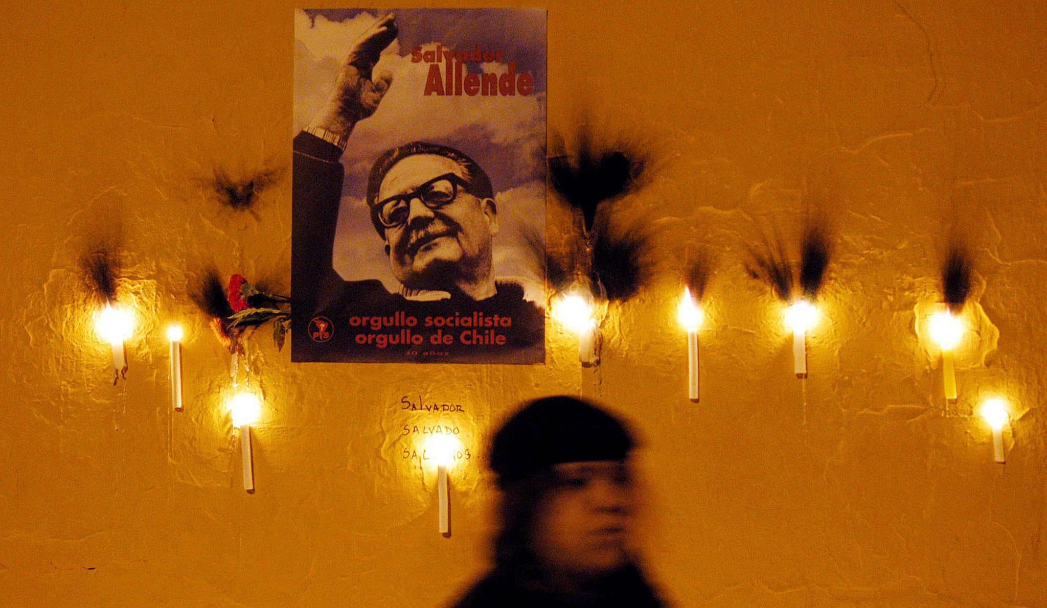 Un poster di Allende